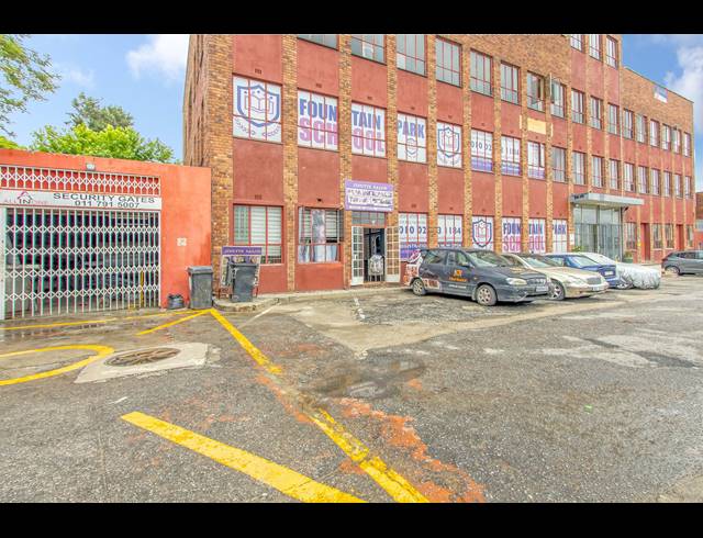 768M² BUILDING TO LET IN FONTAINEBLEAU
